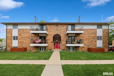 3020 4th St #5, Moline, IL 61265