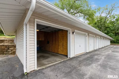 3020 4th St #5, Moline, IL 61265 photo 4