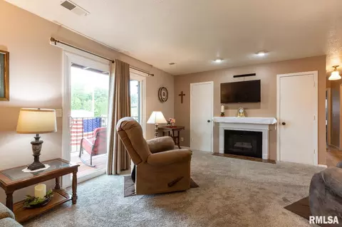 3020 4th St #5, Moline, IL 61265 photo 5