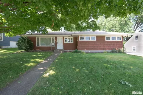 2002 N Elsie Ave, Davenport, IA 52804