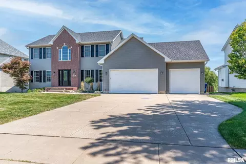 5581 Kristi Ln, Bettendorf, IA 52722