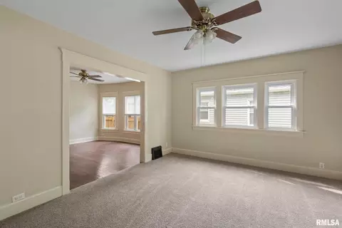 2038 14th St, Moline, IL 61265 photo 4