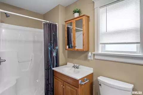 2038 14th St, Moline, IL 61265 photo 8