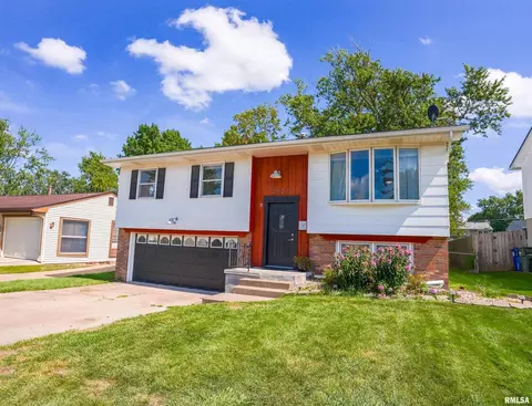 2627 N Gayman Ave, Davenport, IA 52804