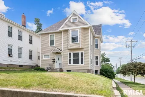 303 E 11th St, Davenport, IA 52803