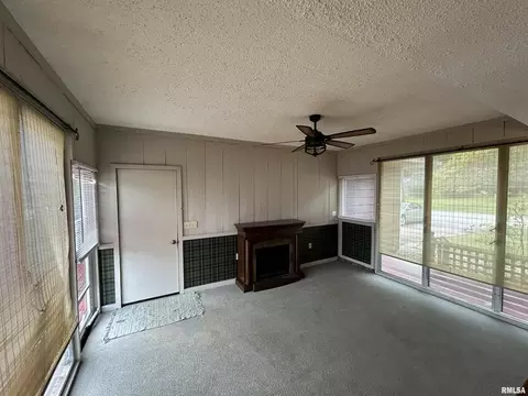 509 Valley View Dr, Silvis, IL 61282 photo 17