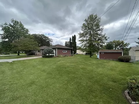 509 Valley View Dr, Silvis, IL 61282 photo 4