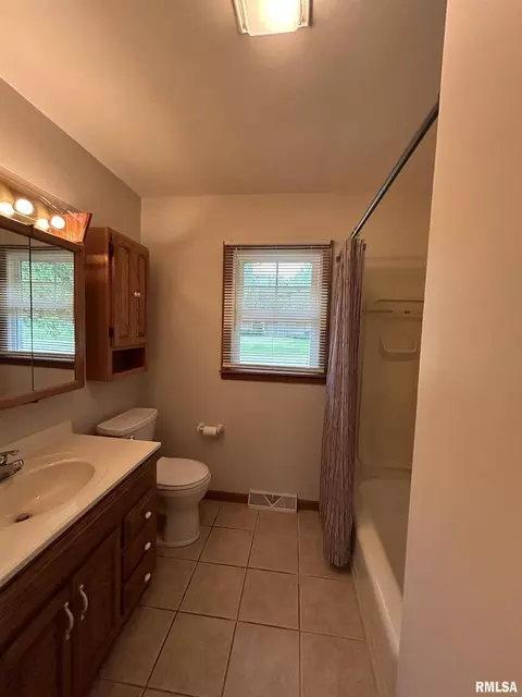 509 Valley View Dr, Silvis, IL 61282 photo 20