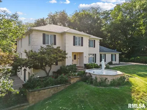 8 Red Oak Ct, Moline, IL 61265 photo 2