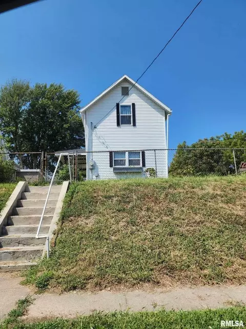 1417 N 3rd St, Quincy, IL 62301