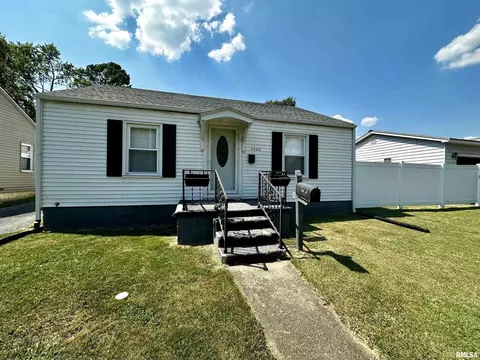 1025 S Main St, Harrisburg, IL 62946