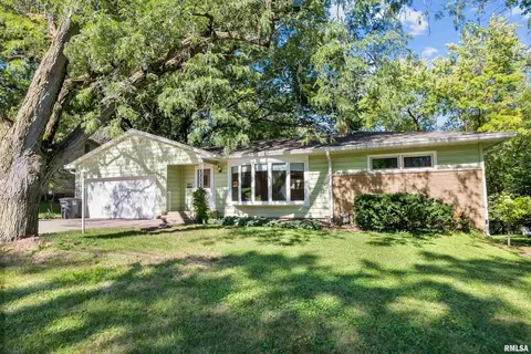 3311 13th Avenue Ct, Moline, IL 61265