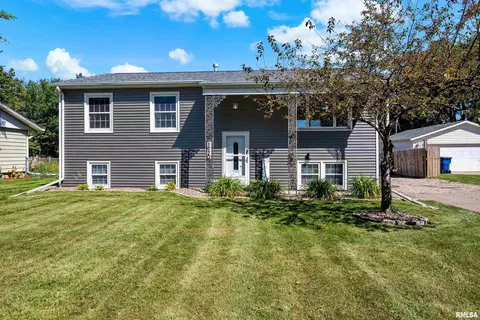 1920 W 70th St, Davenport, IA 52806