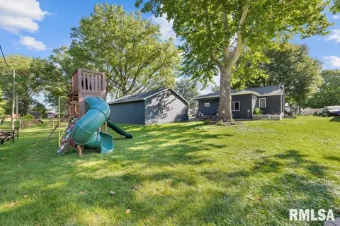 508 N 4th St, Eldridge, IA 52748 photo 7