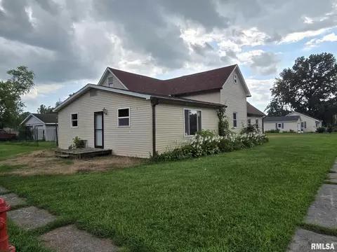 500 Holt St, Vergennes, IL 62994
