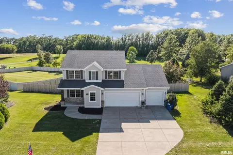 420 Fenceline Dr, Blue Grass, IA 52726