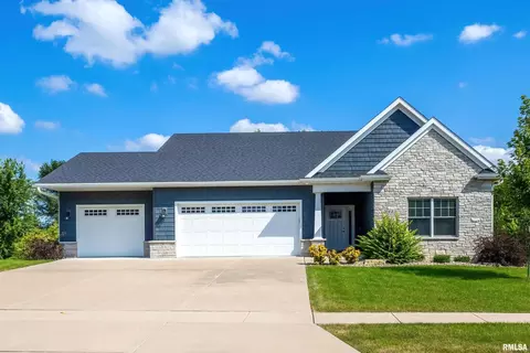 6423 Fairhaven Rd, Davenport, IA 52807
