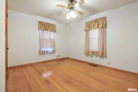 1004 W White St, Marion, IL 62959 photo 14