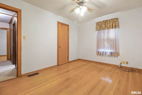 1004 W White St, Marion, IL 62959 photo 13