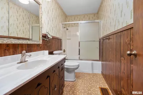 1004 W White St, Marion, IL 62959 photo 11