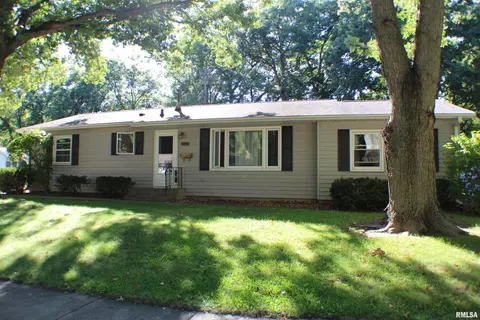 2817 2nd St, Moline, IL 61265