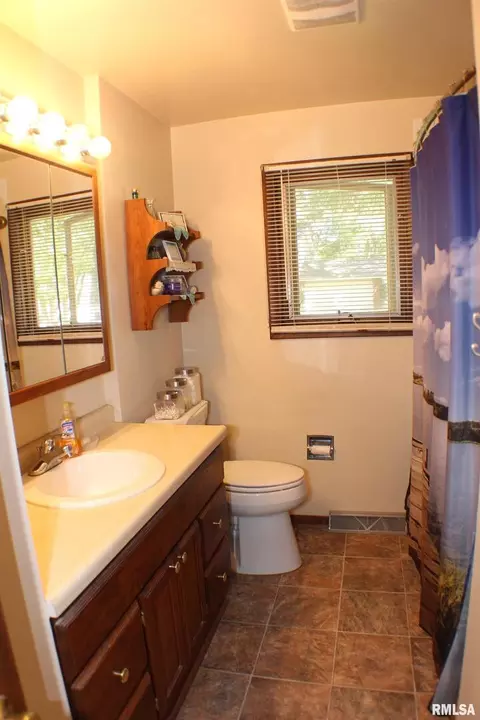 2817 2nd St, Moline, IL 61265 photo 10