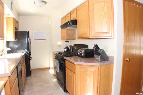 2817 2nd St, Moline, IL 61265 photo 6