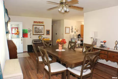 2817 2nd St, Moline, IL 61265 photo 9