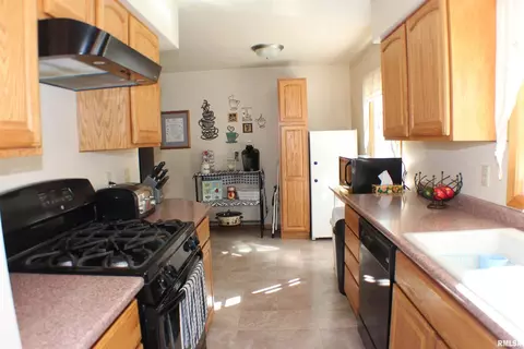 2817 2nd St, Moline, IL 61265 photo 7
