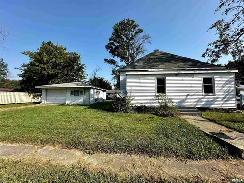 820 Dewey St, Eldorado, IL 62930 photo 2