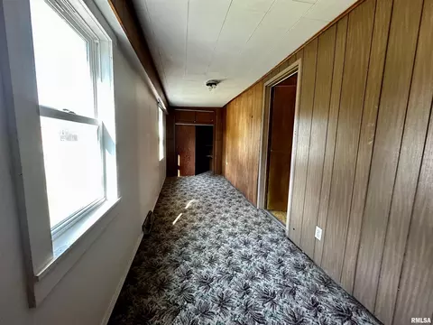 820 Dewey St, Eldorado, IL 62930 photo 17