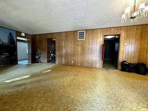 820 Dewey St, Eldorado, IL 62930 photo 3
