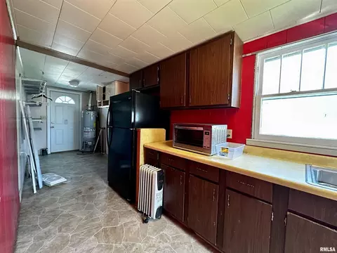 820 Dewey St, Eldorado, IL 62930 photo 7