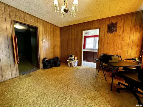 820 Dewey St, Eldorado, IL 62930 photo 4