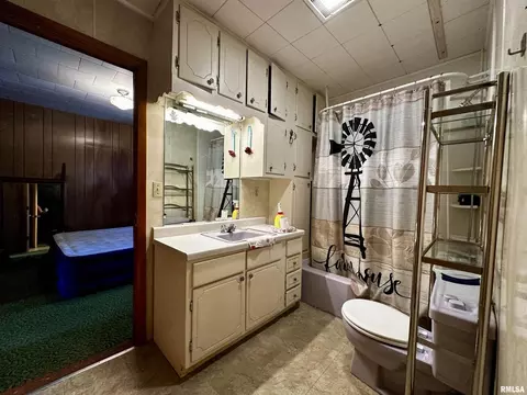820 Dewey St, Eldorado, IL 62930 photo 13