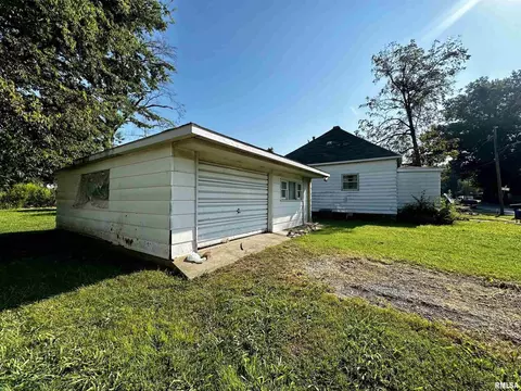 820 Dewey St, Eldorado, IL 62930 photo 24