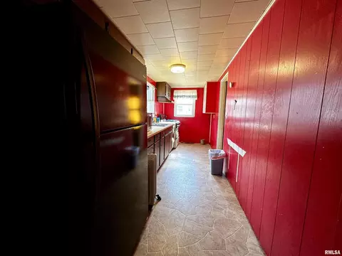 820 Dewey St, Eldorado, IL 62930 photo 9