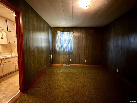 820 Dewey St, Eldorado, IL 62930 photo 11