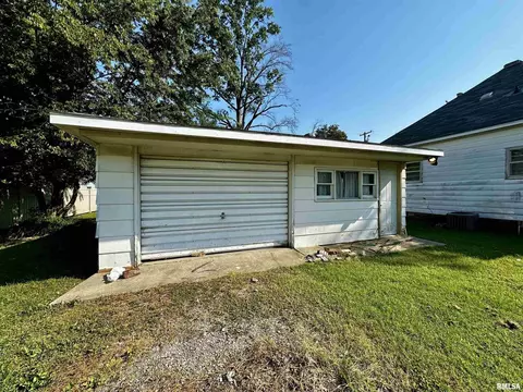 820 Dewey St, Eldorado, IL 62930 photo 23
