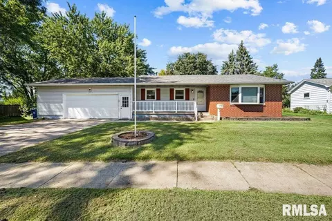 1249 Hospital Dr, Dewitt, IA 52742