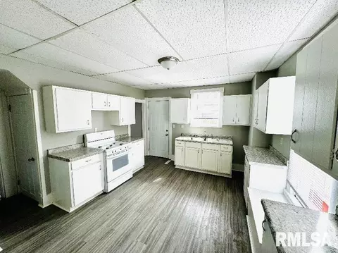 517 E 1st St, Kewanee, IL 61443 photo 4