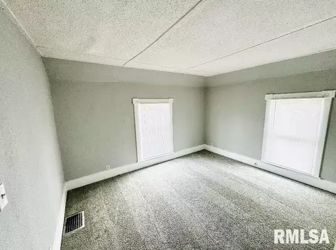 517 E 1st St, Kewanee, IL 61443 photo 8