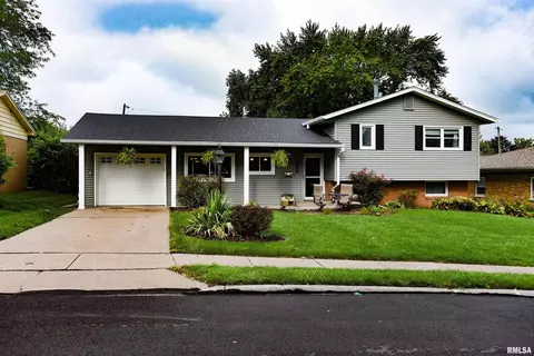 2734 Volquardsen Ave, Davenport, IA 52804