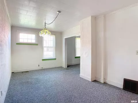 425 10th St, Moline, IL 61265 photo 6