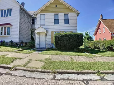 425 10th St, Moline, IL 61265