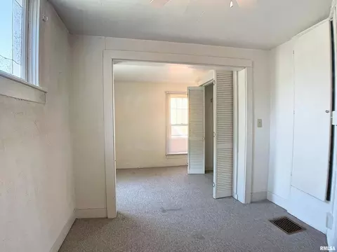 425 10th St, Moline, IL 61265 photo 16