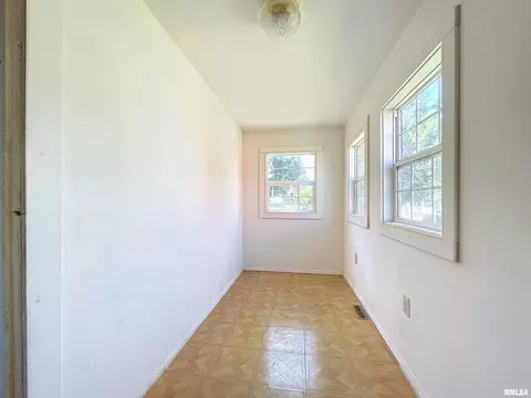 425 10th St, Moline, IL 61265 photo 22