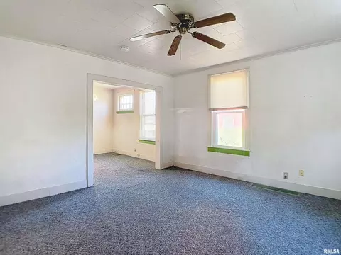 425 10th St, Moline, IL 61265 photo 4