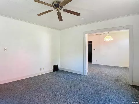 425 10th St, Moline, IL 61265 photo 5