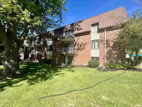4 Manor Dr #A6, Park View, IA 52748